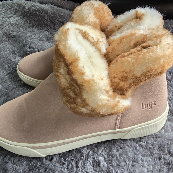 Beautiful, Ladies Faux Fur Trim LUGZ / Brand New/3 Colors Available. Size 8.5 - Picture 8 of 11